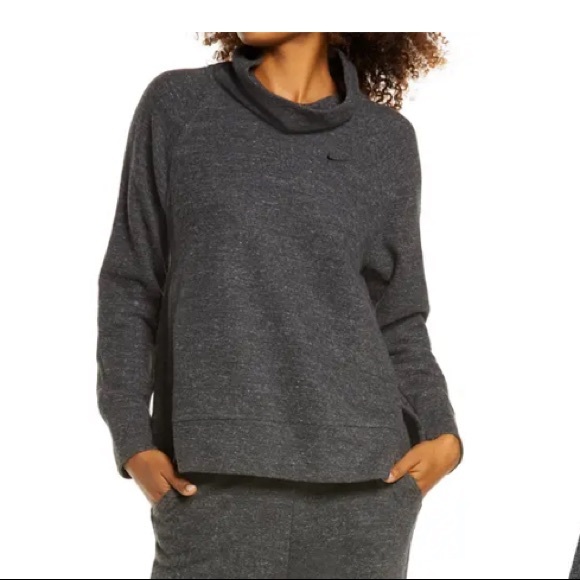 New without tags- Women’s Nike Therma Fleece Cowl Neck sweatshirt - Picture 2 of 4